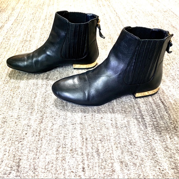 NWOT SIZE 9 booties - Picture 5 of 8